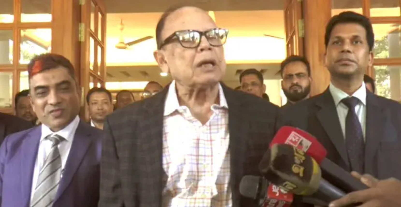 দেশে খাদ্য মজুদ যা থাকার কথা তার চেয়ে বেশি আছে : কুমিল্লায় খাদ্য উপদেষ্টা আলী ইমাম মজুমদার